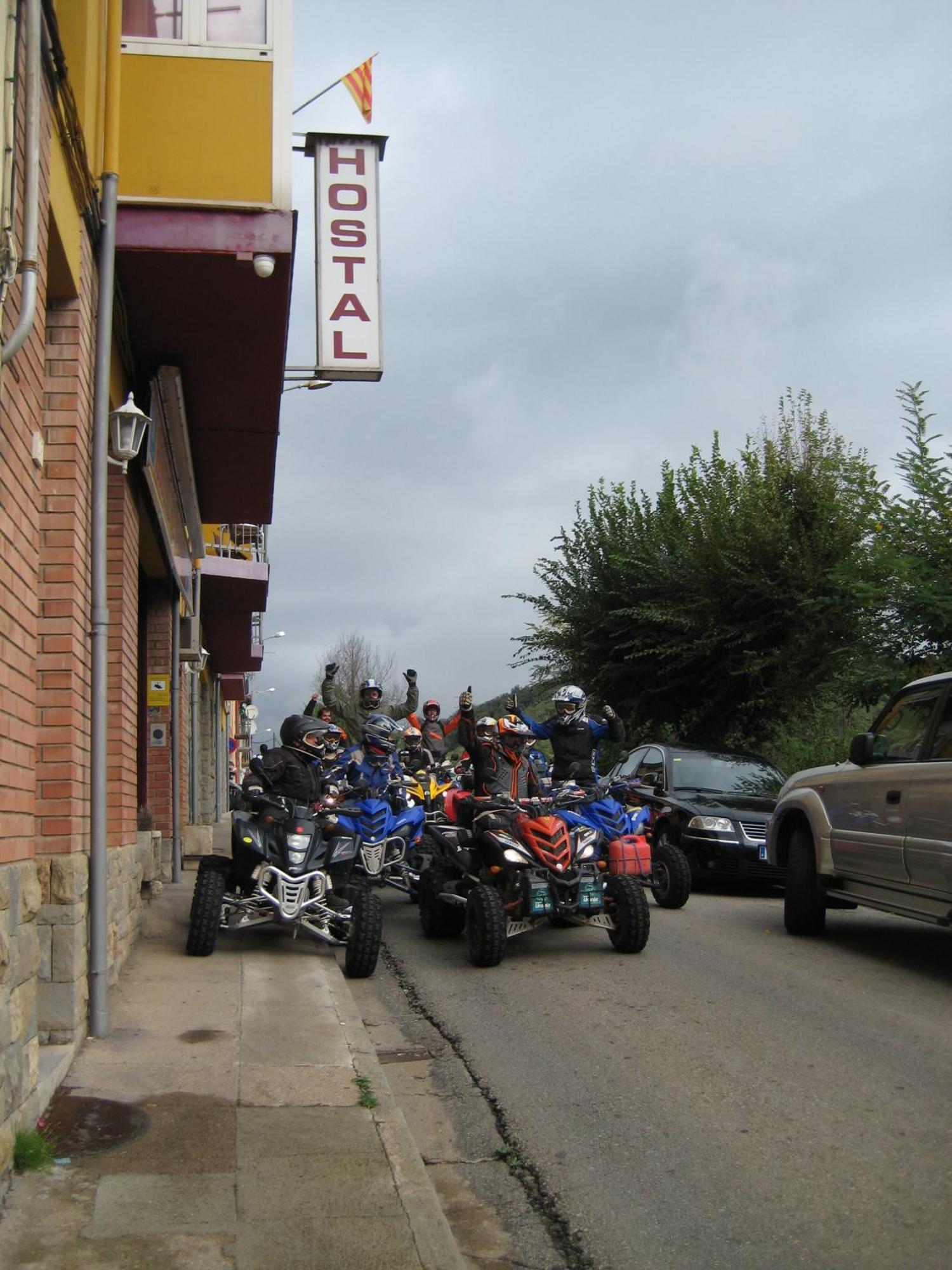 Hostal Sant Bernat Олот Екстериор снимка